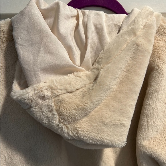 Justfab brand new with tags fuzzy jacket - Picture 8 of 9